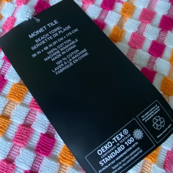 DKNY Oversizes Beach Towel - Picture 4 of 5